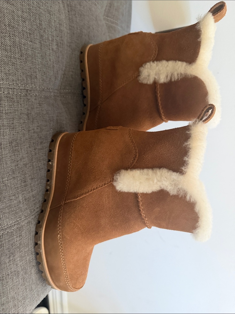 UGG Chestnut Suede Shearling Winter Boots never worn